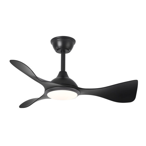 Ventilador de techo DC Caiman negro de 36W por Abrila (modelo 241691309) con 6 velocidades, motor DC eficiente para ahorro de energía, luz LED integrada regulable, control remoto incluido, temporizador y diseño ideal para interiores domésticos.