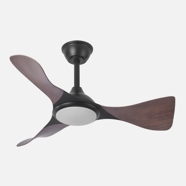 Ventilador de techo DC Caiman en negro y roble de Abrila, modelo 241691336 con 36W, 6 velocidades, motor DC eficiente, luz LED integrada y materiales de metal, ABS y policarbonato para interior doméstico.