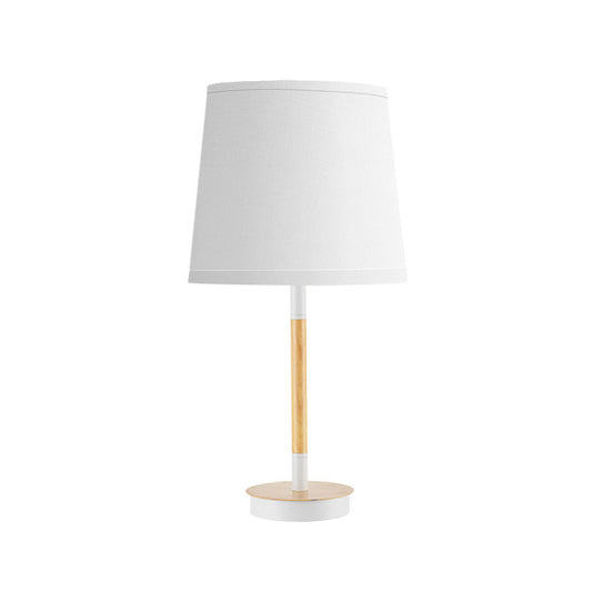 Lámpara de sobremesa Alondra en blanco y haya de 45 cm, marca Fabrilamp, para iluminación y decoración interior.