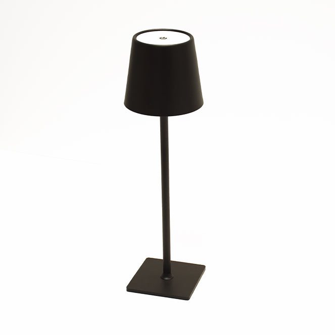Lámpara NIGHT fabricada en metal color negro para exterior