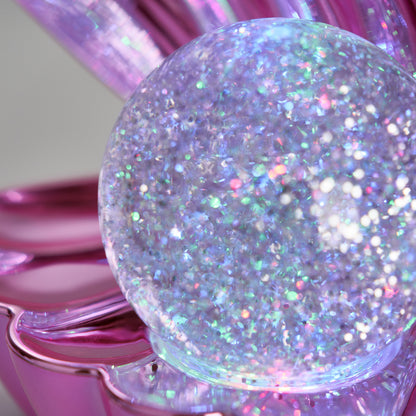 Detalle de la perla luminosa con efecto purpurina de la lámpara Shelly | Trio Lighting