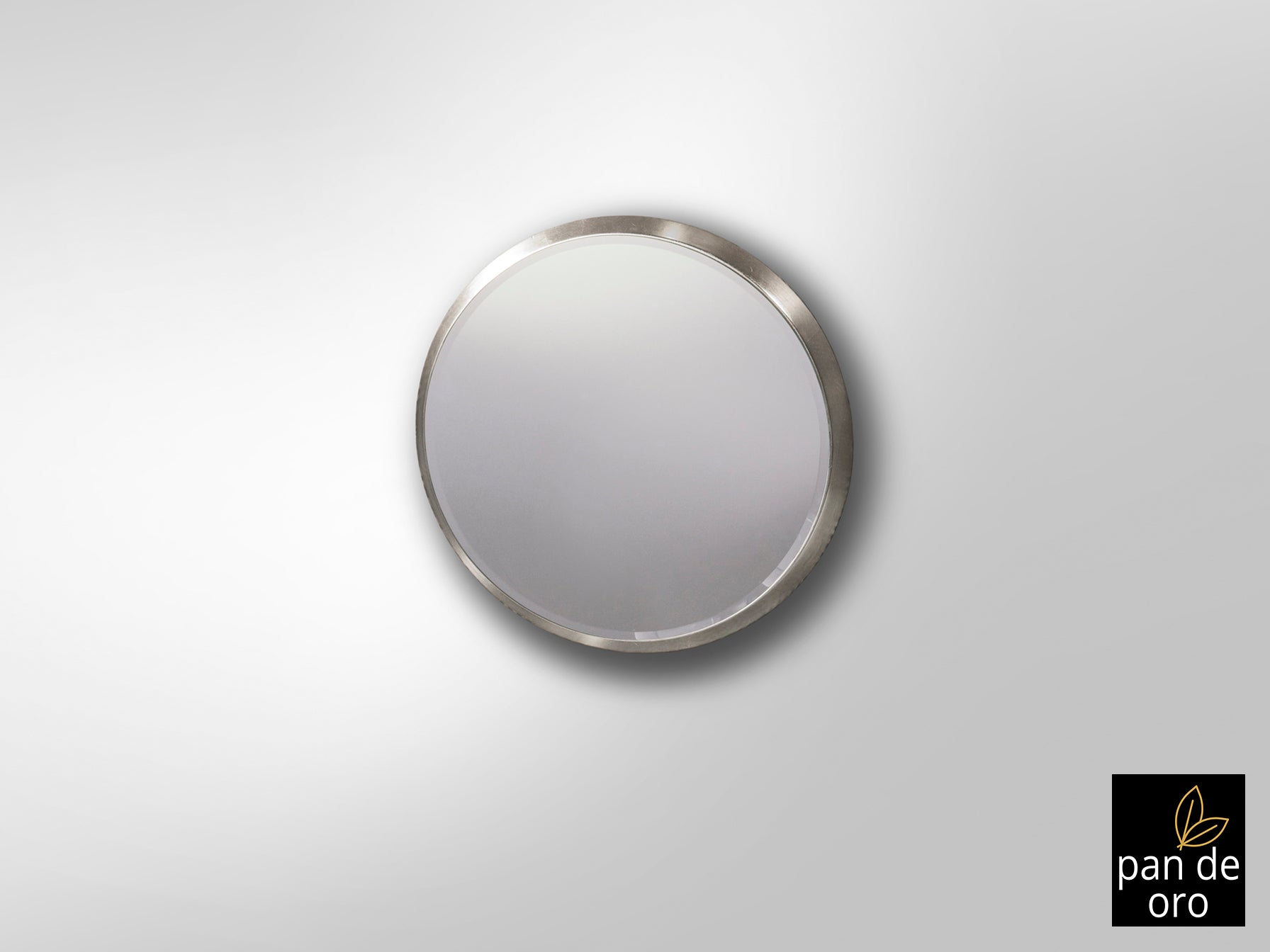 Espejo redondo Aries 44Ø Pan de Plata Schuller (119023) - Diseño clásico renovado para dormitorio, recibidor o salón. Con marco de DM y cristal plateado.