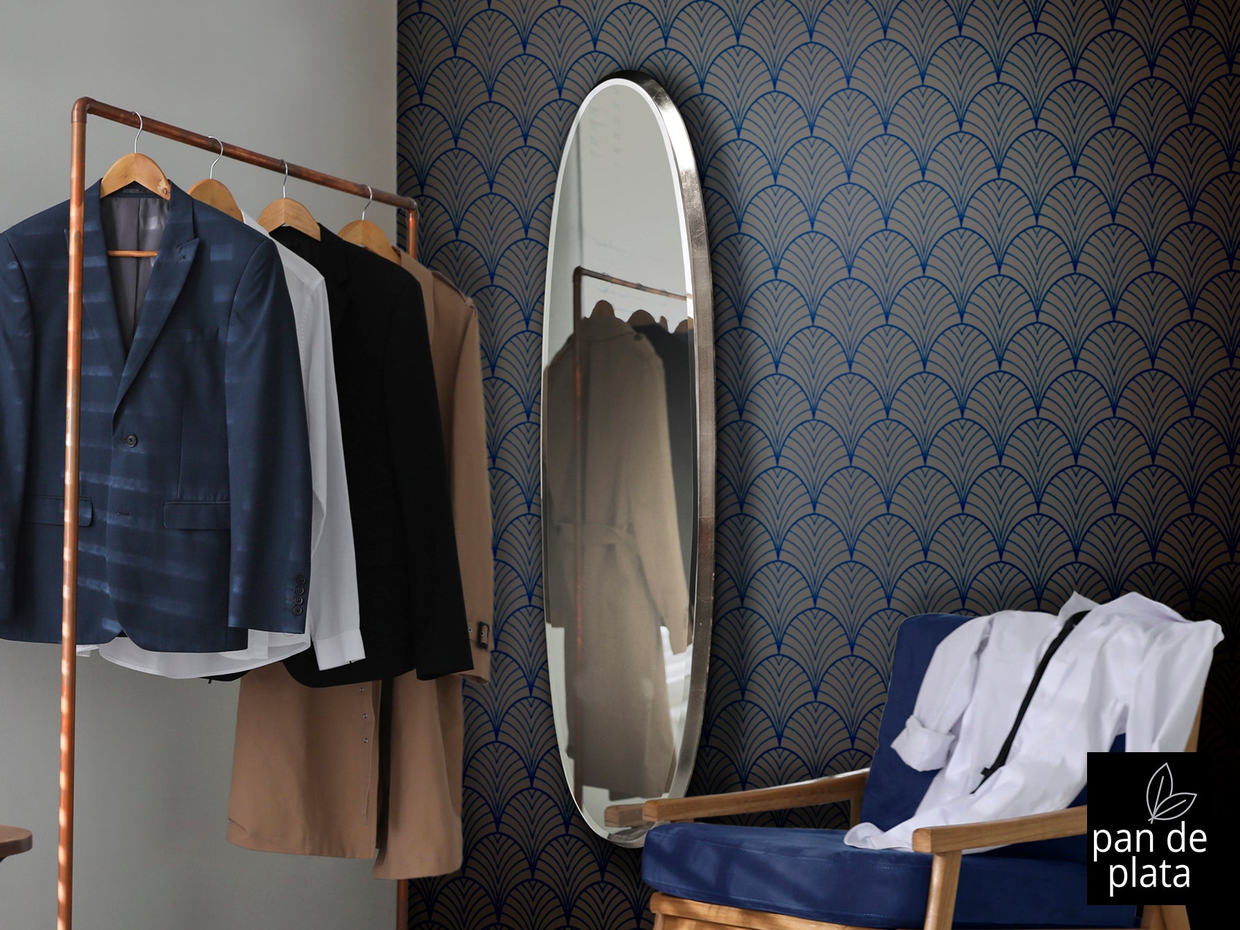 Espejo ovalado Aries 136x36 con marco en pan de plata, estilo Art Decó. Decoración moderna para el hogar, fabricado por Schuller (119474).