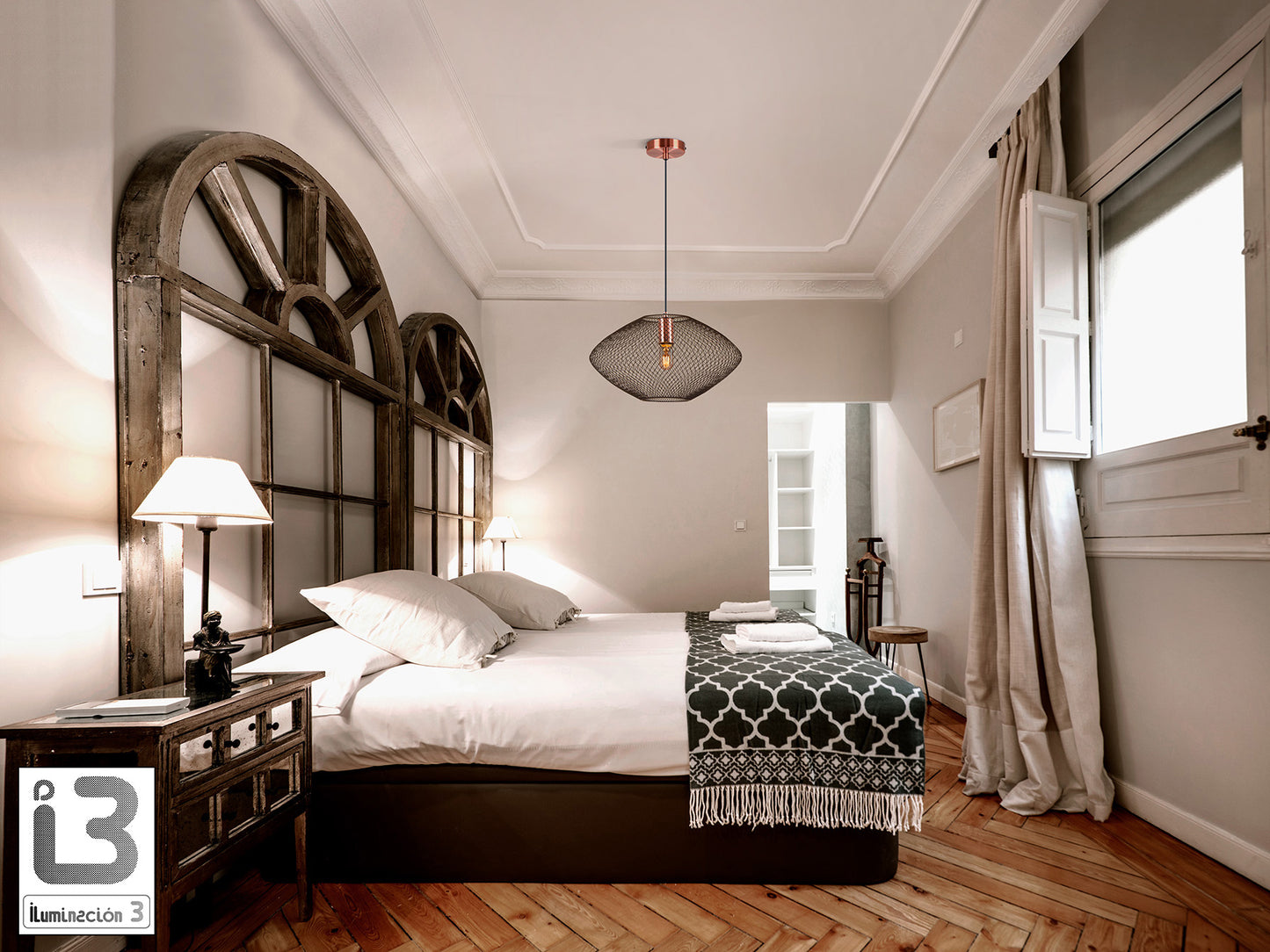 Lámpara colgante Melany cobre negro de Schuller en comedor moderno, estilo industrial.