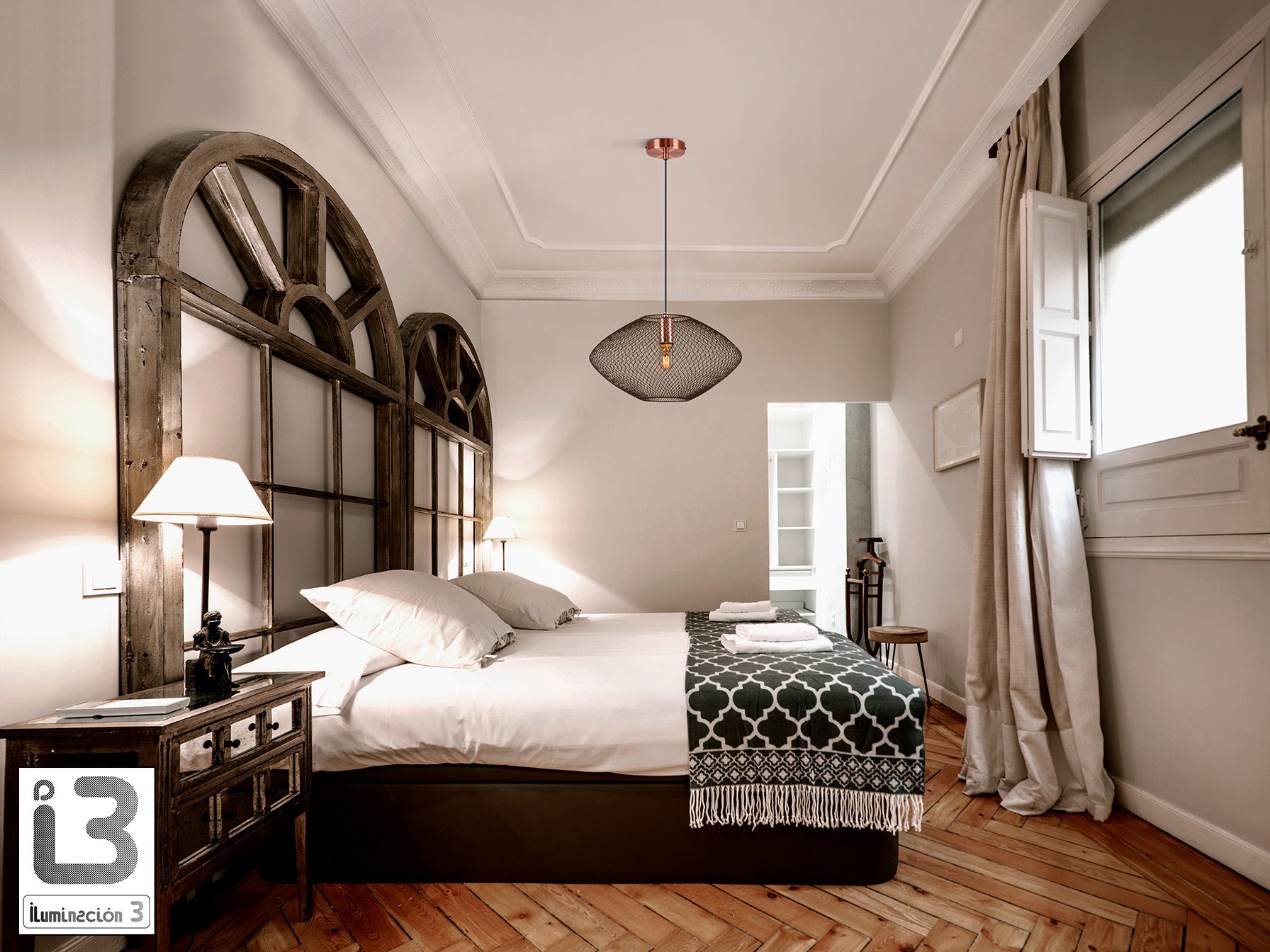 Lámpara colgante Melany cobre negro de Schuller en comedor moderno, estilo industrial.