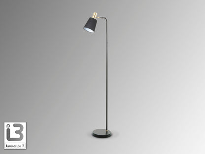 Lámpara de pie Gisela negro y latón de Schuller (12592) para salón: diseño moderno en metal y textil, iluminación interior con detalles en latón.