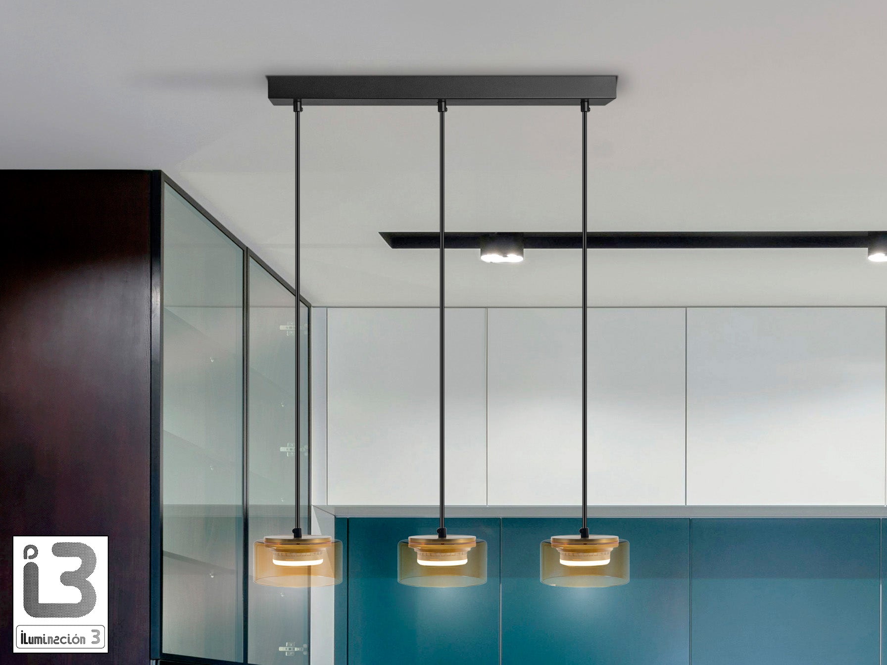 Lámpara colgante Olaia 3 luces negro y ámbar de Schuller (12661): diseño industrial moderno con cristal y metal, ideal para iluminación decorativa.