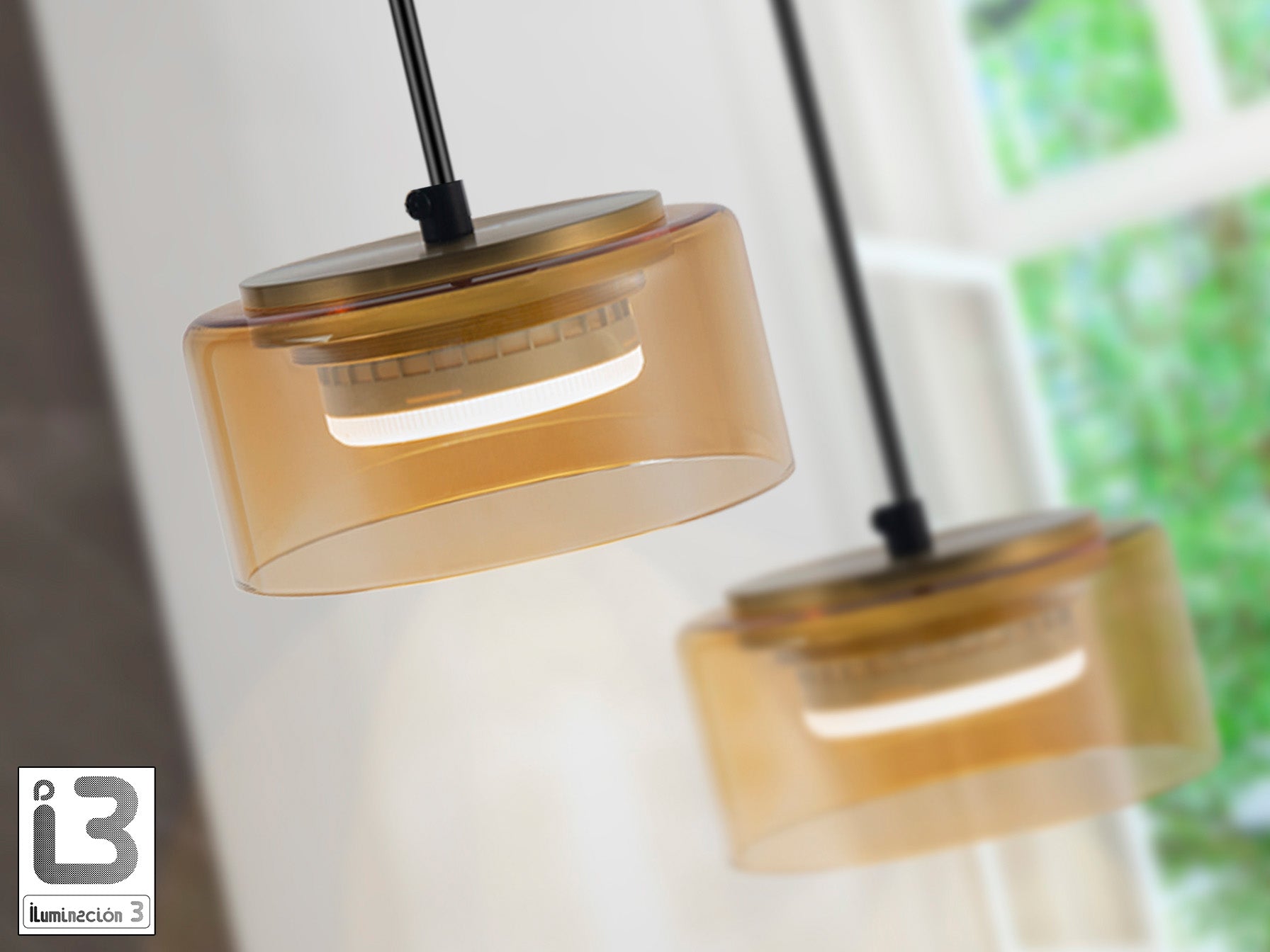 Lámpara colgante Olaia 3 luces negro ámbar de Schuller (12661) con diseño industrial moderno, cristal y metal.