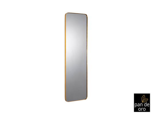 Espejo rectangular Orio oro de Schuller en recibidor moderno con marco dorado y detalles clásicos. Ideal para dormitorio o salón, estilo glamour.