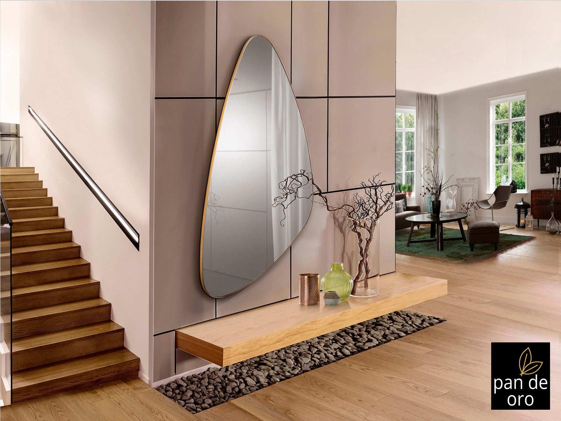 Espejo Orio Triangular Pan de Oro Schuller 127646 decorativo de pared estilo Art Decó para dormitorio, recibidor o salón moderno y de lujo.