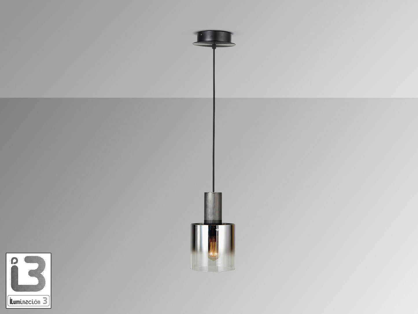 Lámpara de techo Venize negro satinado y smoke de Schuller (12809) colgando en un comedor moderno, con detalles de cristal y metal, ideal para salones de estilo industrial.