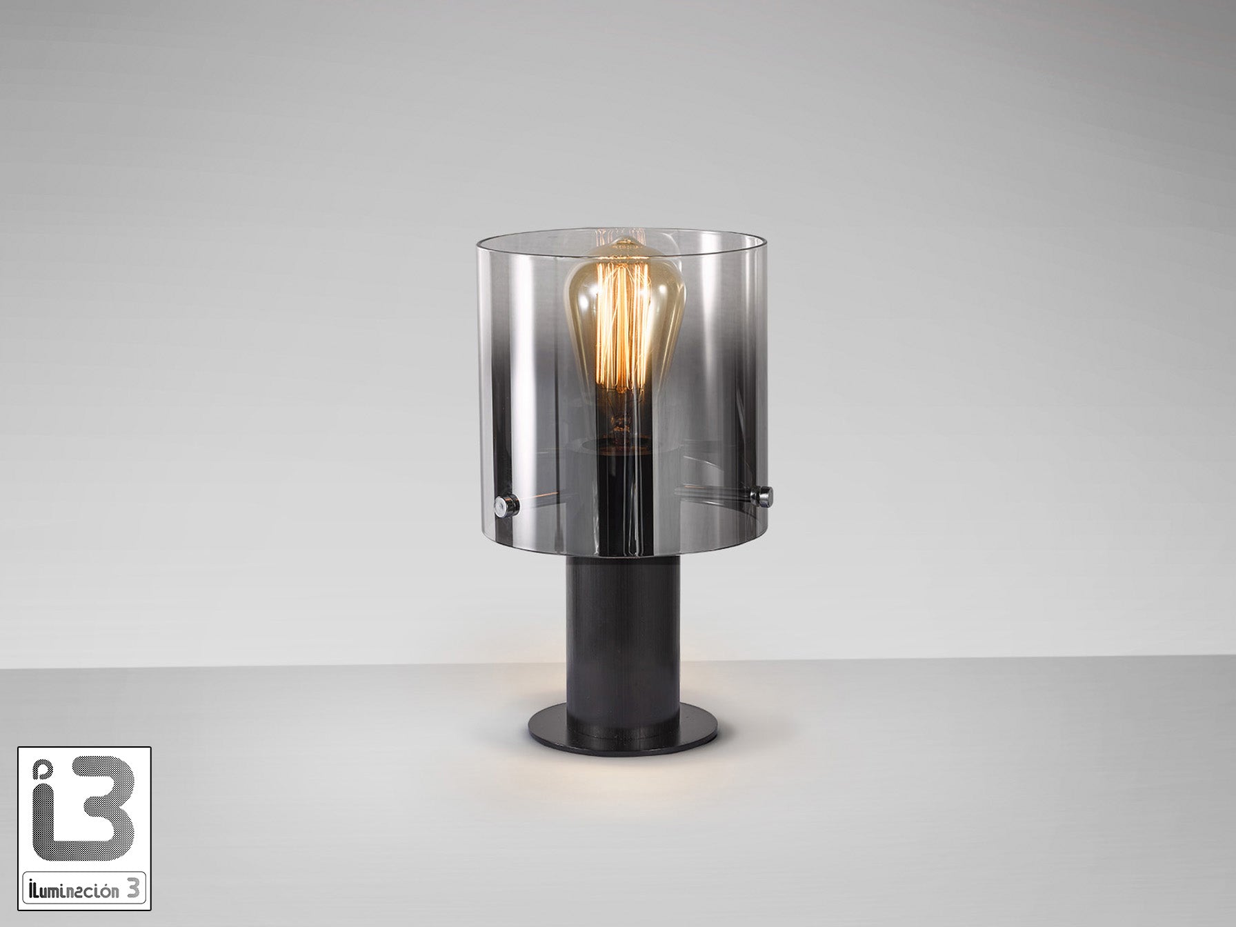 Lámpara de sobremesa Venize negra smoke de Schuller en salón moderno. Cristal smoke y metal negro satinado. Ideal para dormitorio con bombilla E27. Estilo industrial. Modelo 12837.