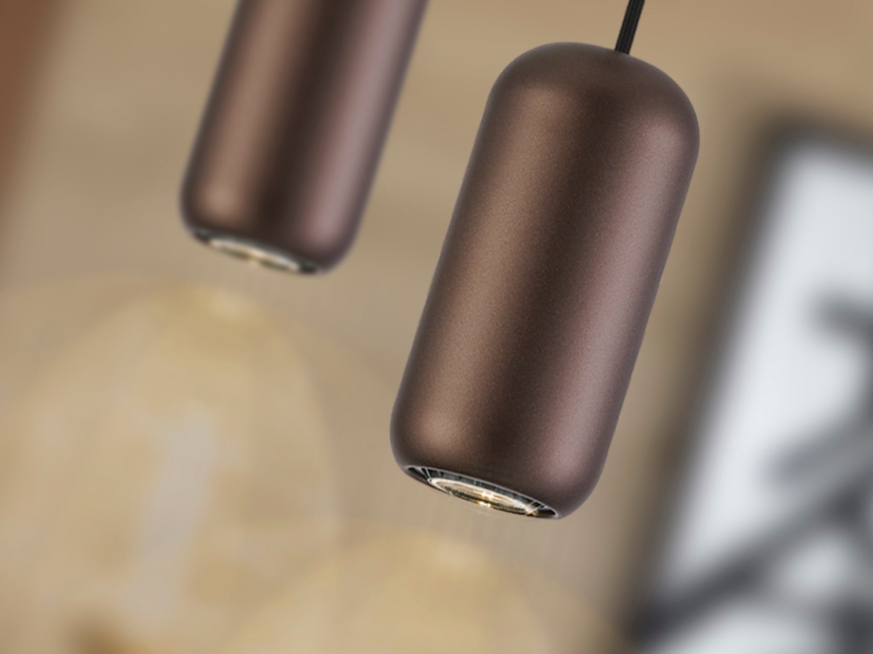 Lámpara colgante Nimes 1L negro y marrón de estilo industrial en comedor o salón, regulable en altura. Fabricada por Schuller.