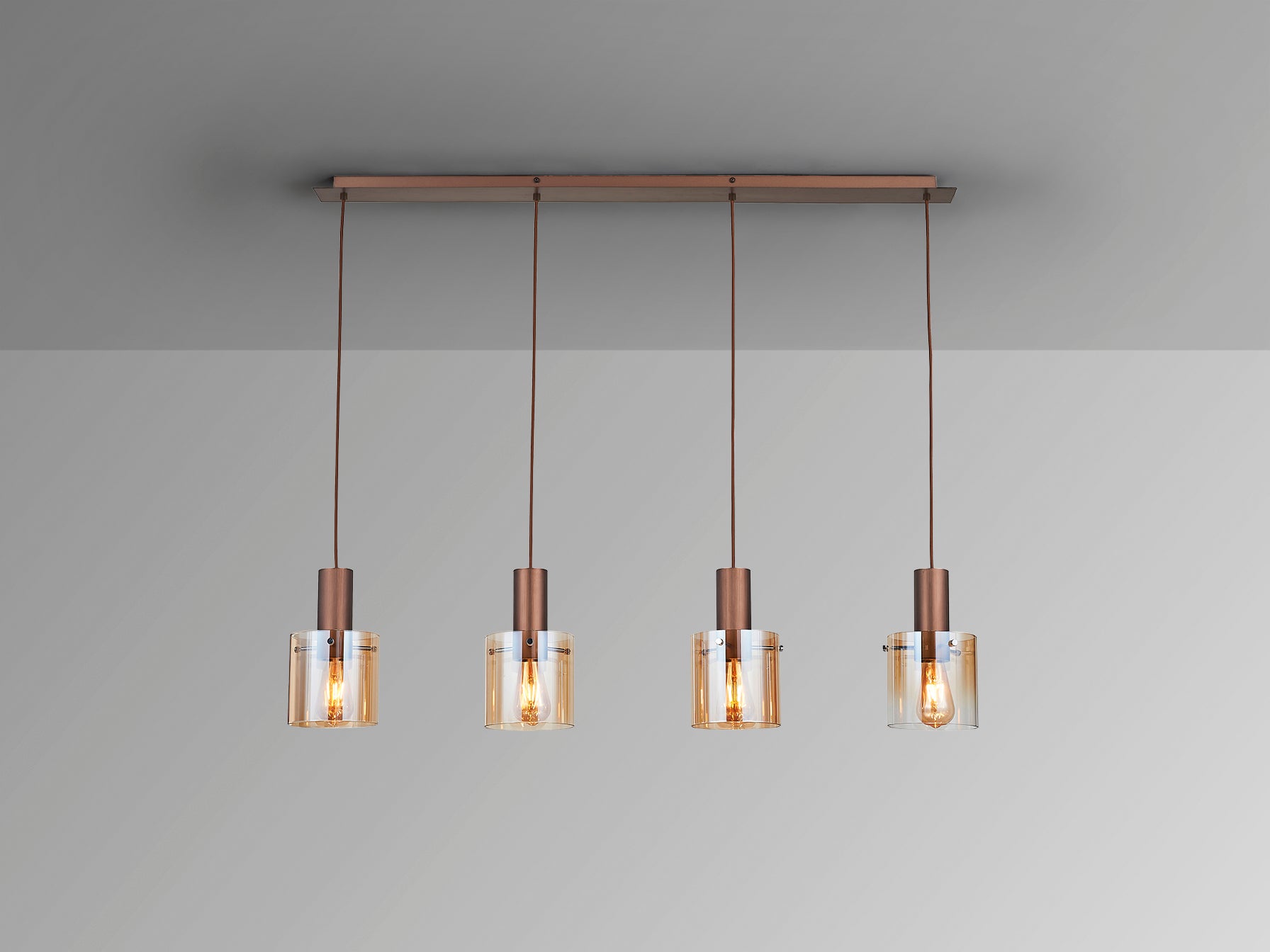 Lámpara de techo Venize 4L cobre-ámbar Schuller, estilo industrial con detalles en cristal y metal, ideal para salón.