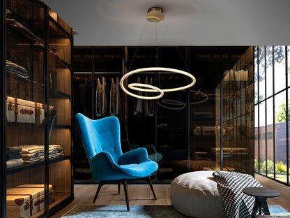 Lámpara de techo Tube oro brillo LED para comedor y salón de diseño moderno, metal de la marca Schuller. Colección Tube.