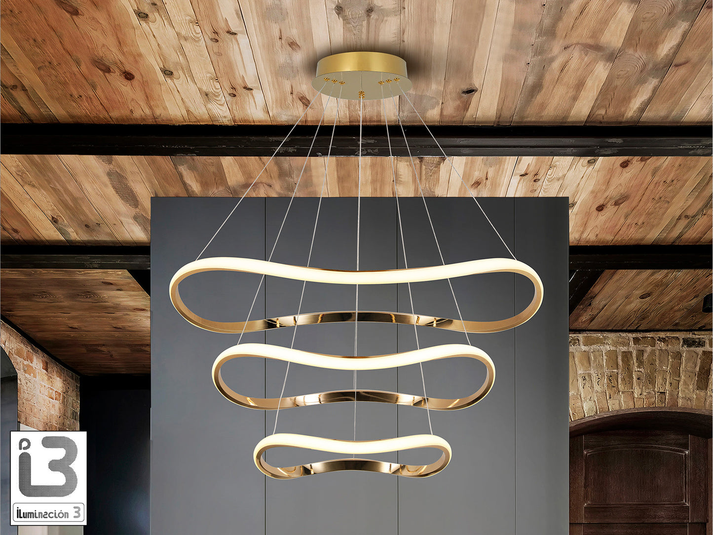 Lámpara de techo Naos 3 aros oro rosa de Schuller (151038) colgando en un salón moderno, con diseño de 3 aros, luz cálida regulable, ideal para iluminación de hogar y dormitorio.