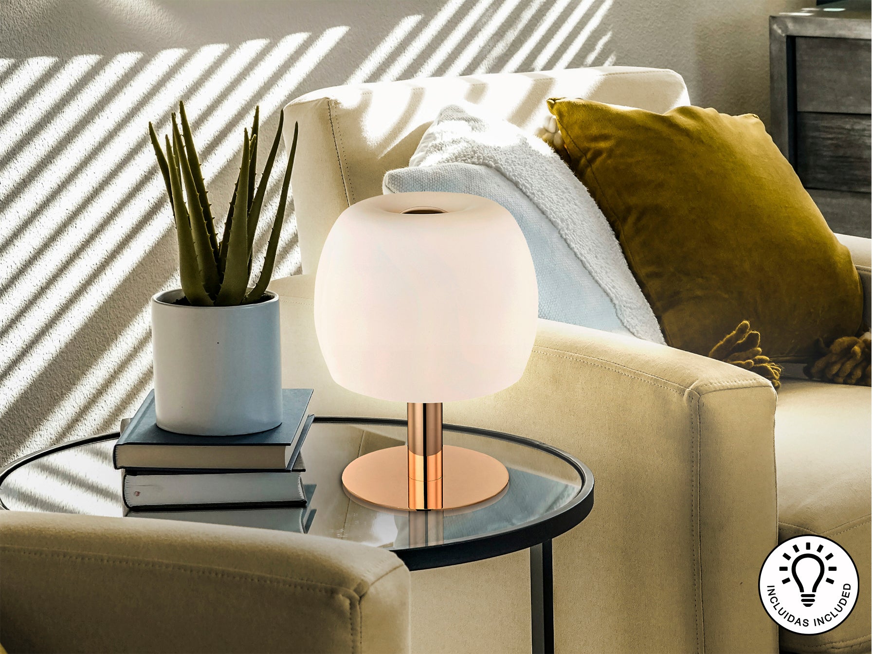 Lámpara de sobremesa BALOON oro brillo con tulipa opal, diseño moderno de Schuller (161190) - Ideal para dormitorio y salón.