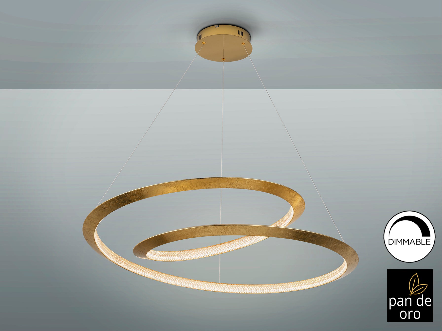 Lámpara colgante Eternity Pan Oro Ø97 dorada de Schuller iluminando un comedor moderno, con diseño de lujo y tecnología LED.