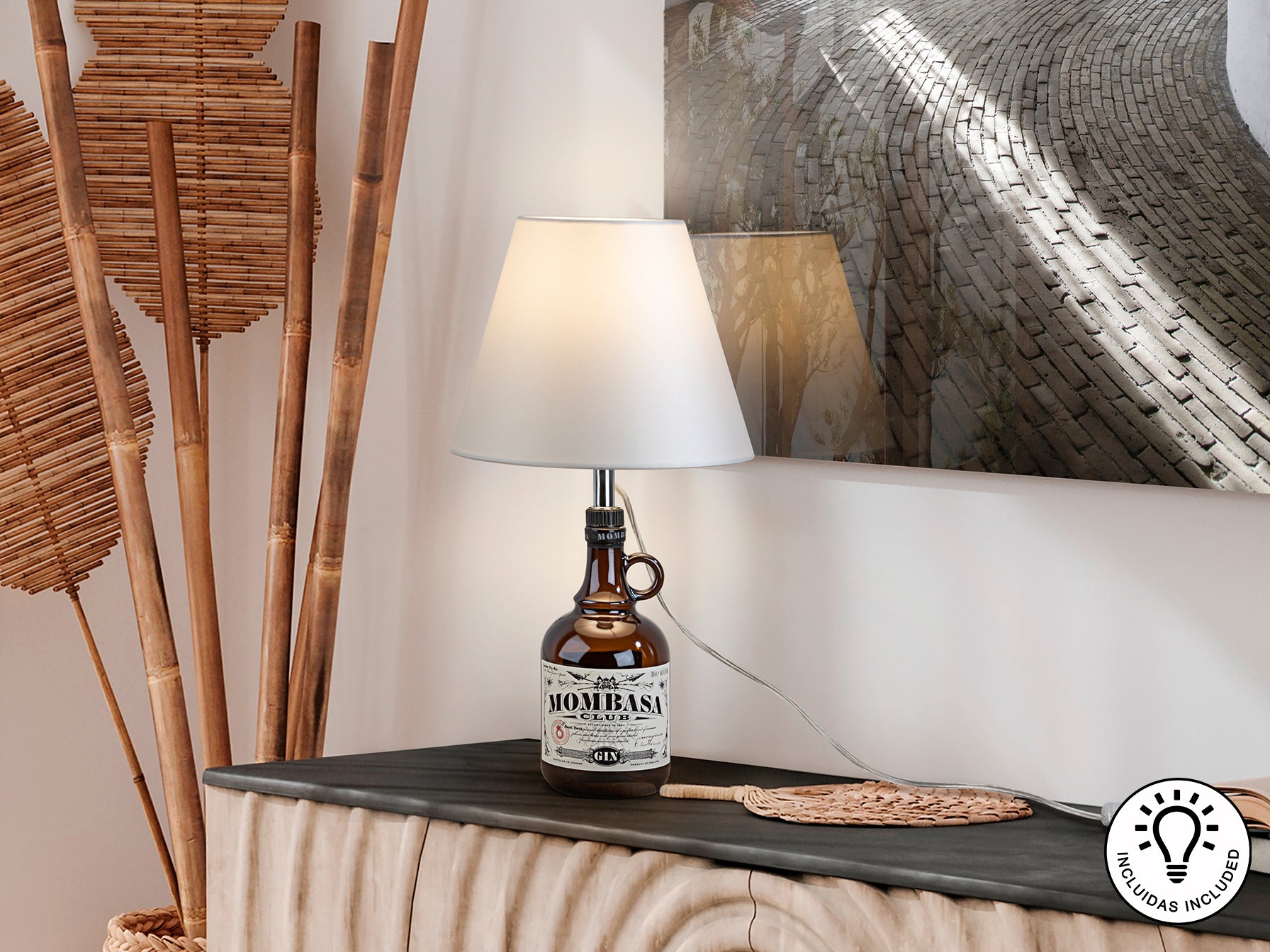 Kit de sobremesa Schuller 167239 con botella y pantalla blanca, cromado, ideal para salón moderno. Incluye metal y tejido.