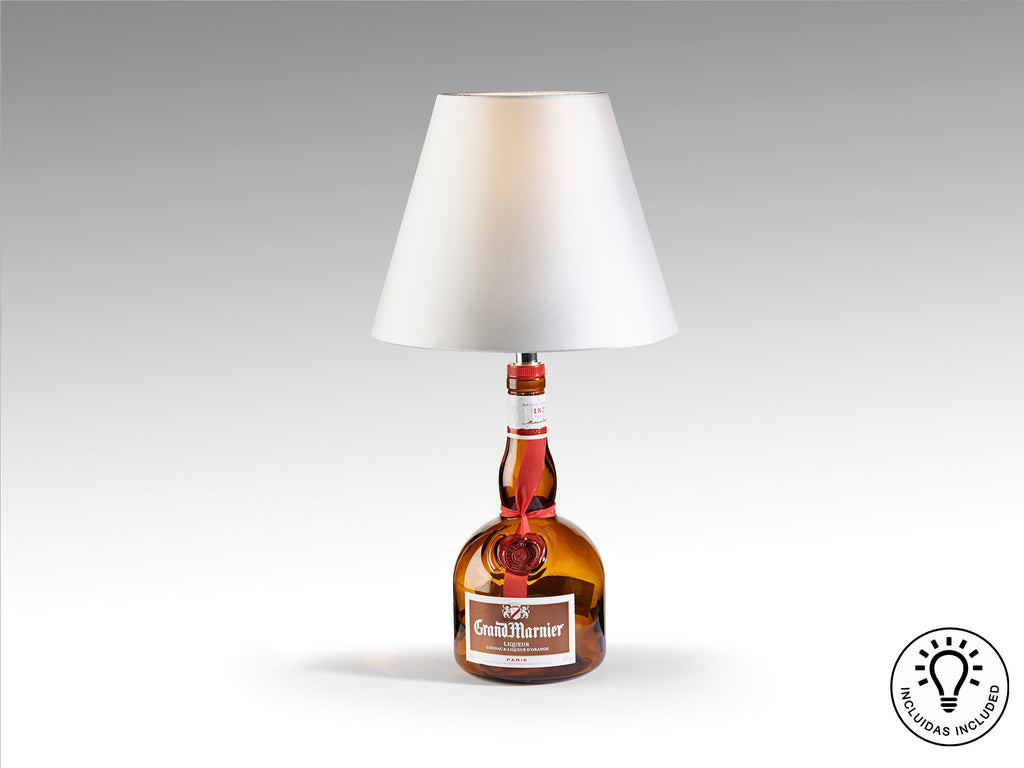 Kit de sobremesa Schuller 167239 moderno con pantalla blanca y detalles cromados. Ideal para salón. Incluye kit DIY para lámpara de botella.