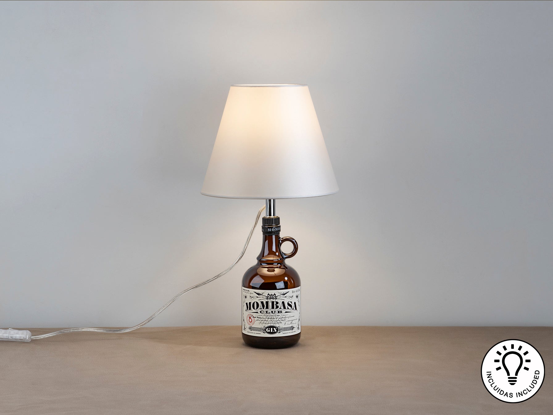 Kit de sobremesa Schuller 167239 con pantalla blanca y base cromada. Ideal para salón, moderno y fácil de instalar (DIY). Incluye metal y tejido.