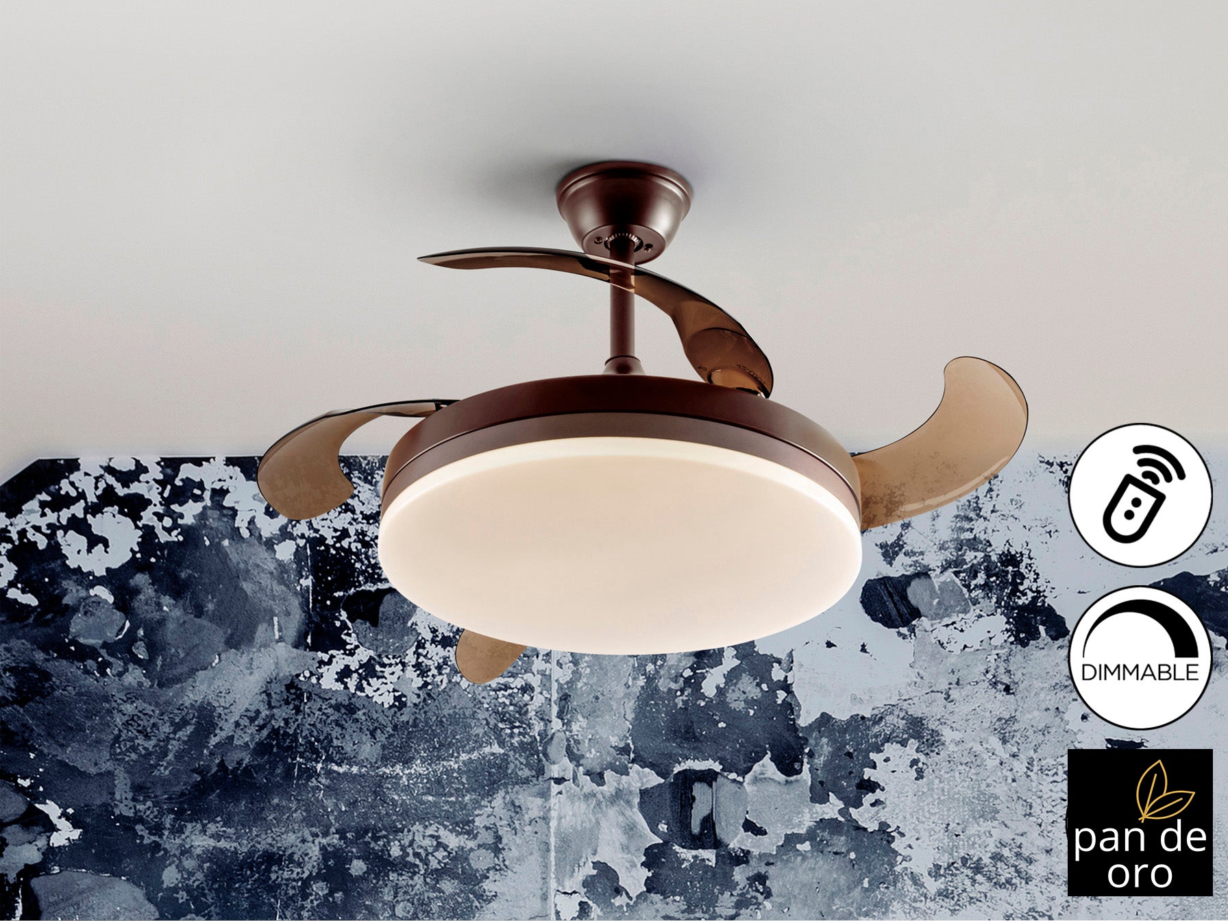 Ventilador de techo Vento negro y dorado con aspas retráctiles, luz LED regulable y motor DC para salón y dormitorio. Modelo 168360 de Schuller.