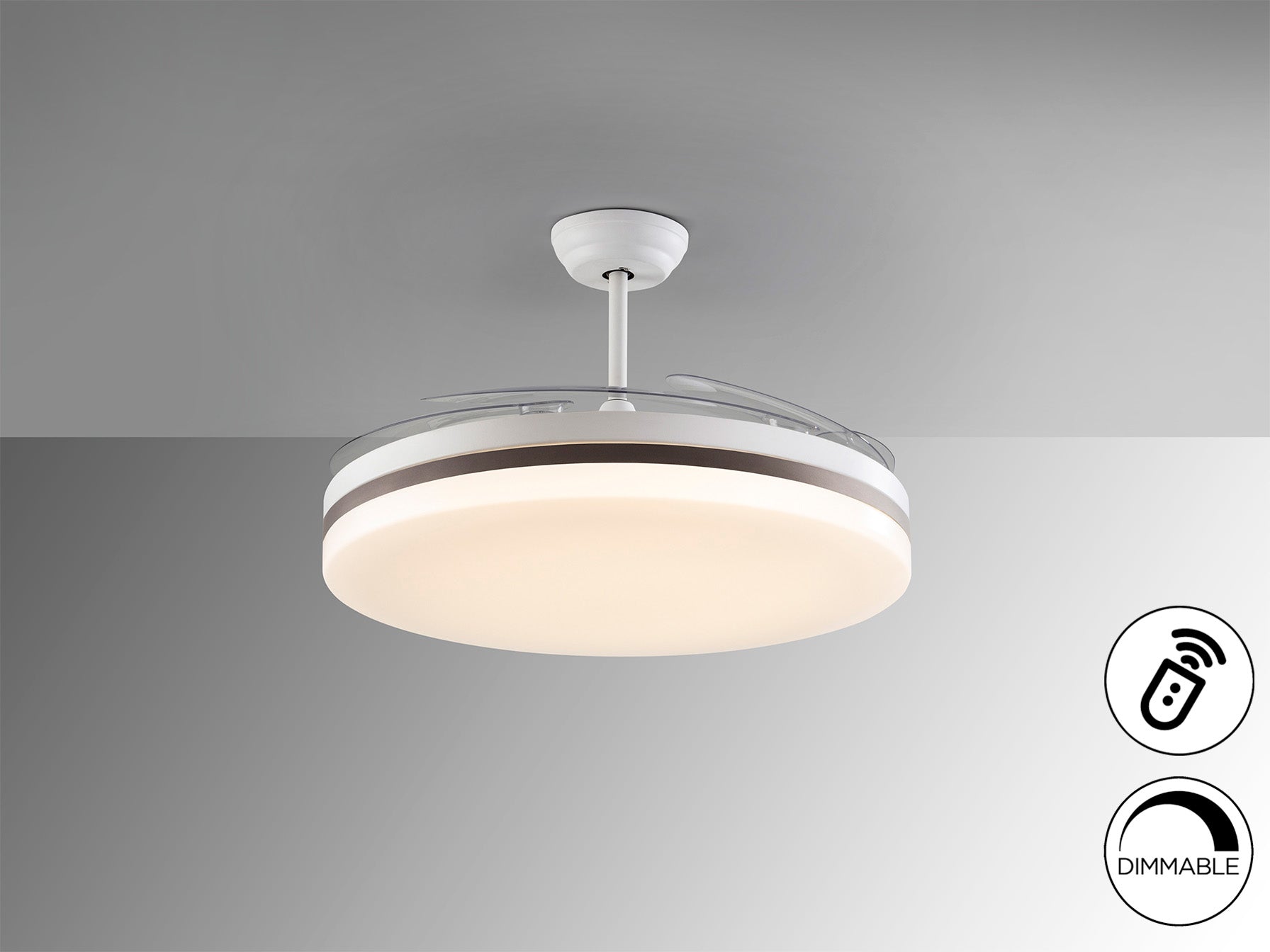 Ventilador de techo Vento Maxi blanco y bronce con aspas retráctiles, ideal para salón. Iluminación LED dimable, motor DC, diseño moderno. Marca Schuller. Modelo 168434.