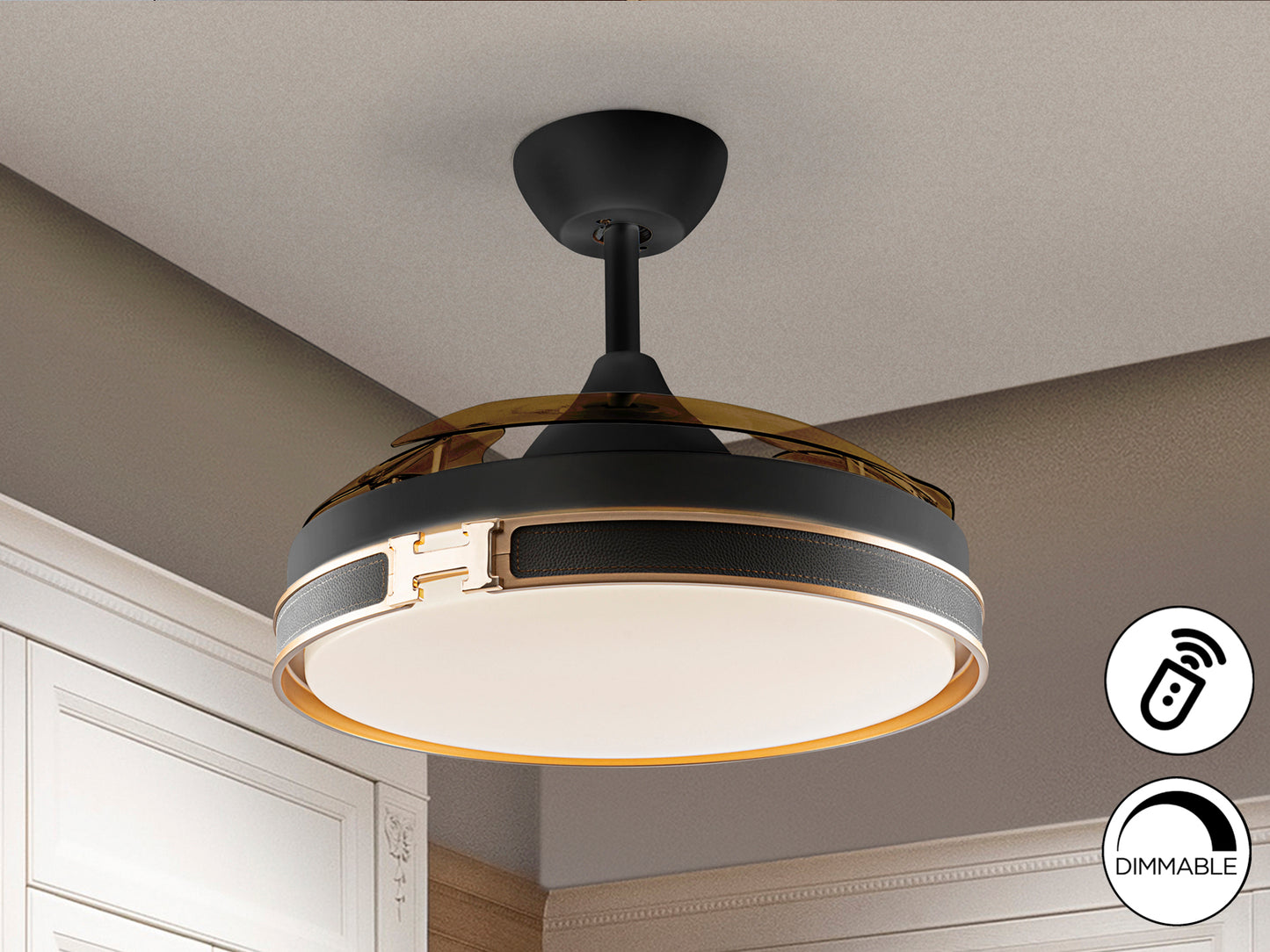 Ventilador de techo HERON negro y oro de Schuller en dormitorio o salón moderno, con LED dimmable y detalles metálicos dorados. Modelo 175197D.