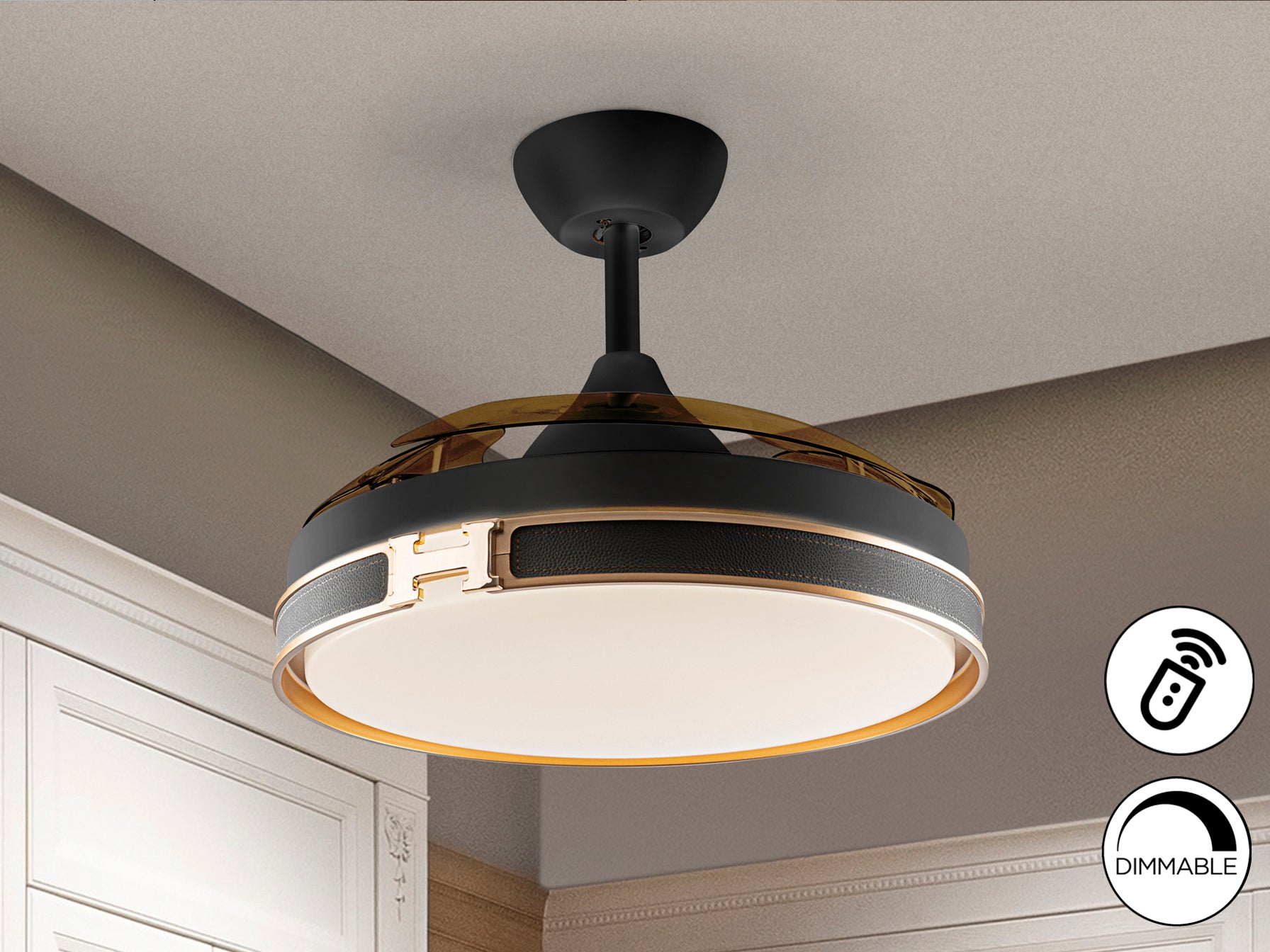 Ventilador de techo HERON negro y oro de Schuller en dormitorio o salón moderno, con LED dimmable y detalles metálicos dorados. Modelo 175197D.