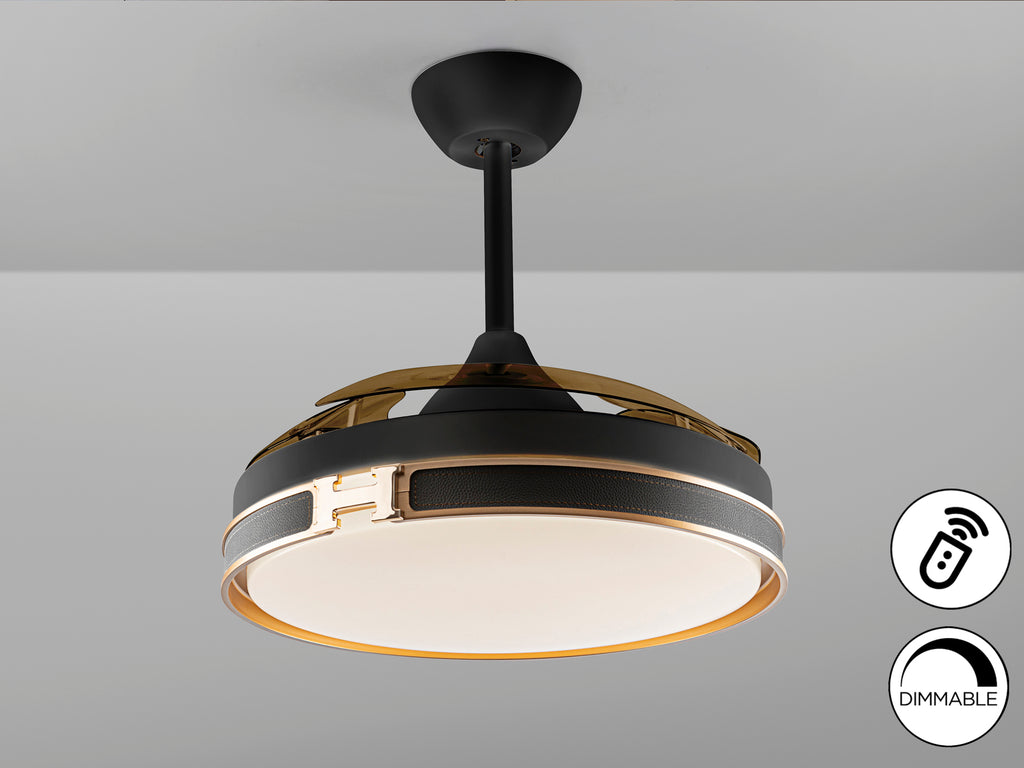 Ventilador de techo HERON negro y oro de Schuller en dormitorio moderno, con LED regulable, aspas de metal y diseño elegante para salón.