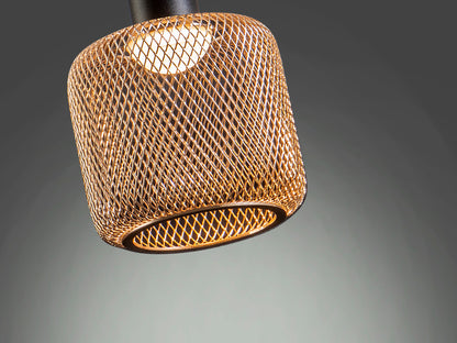 Lámpara colgante Sincro negro y oro de Schuller iluminando un comedor moderno con luz LED dimable, fabricada en metal y acrílico (modelo 175265).