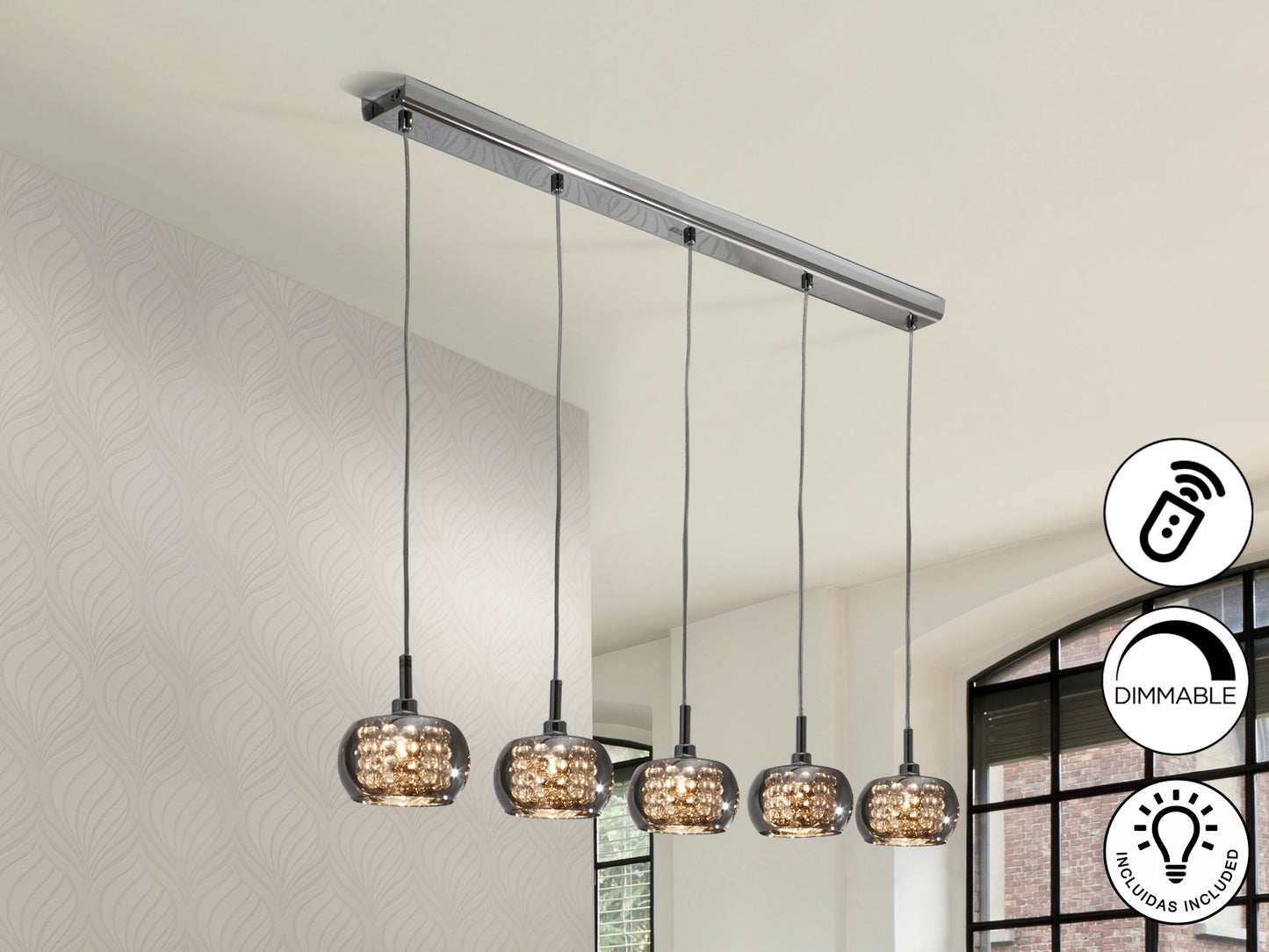 Lámpara de techo Arián 5L dimable cromada de Schuller, ideal para comedor o salón moderno y lujoso, con detalles de cristal. Modelo 193539D.