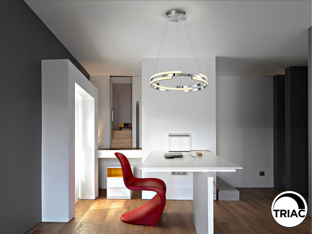 Lámpara colgante Ciclos cromada de diseño moderno para comedor y salón, regulable en altura, con tecnología LED y detalles en silicona. Ideal para iluminación de techo minimalista. Schuller 197485.