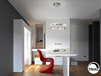 Lámpara colgante Ciclos cromada de diseño moderno para comedor y salón, regulable en altura, con tecnología LED y detalles en silicona. Ideal para iluminación de techo minimalista. Schuller 197485.