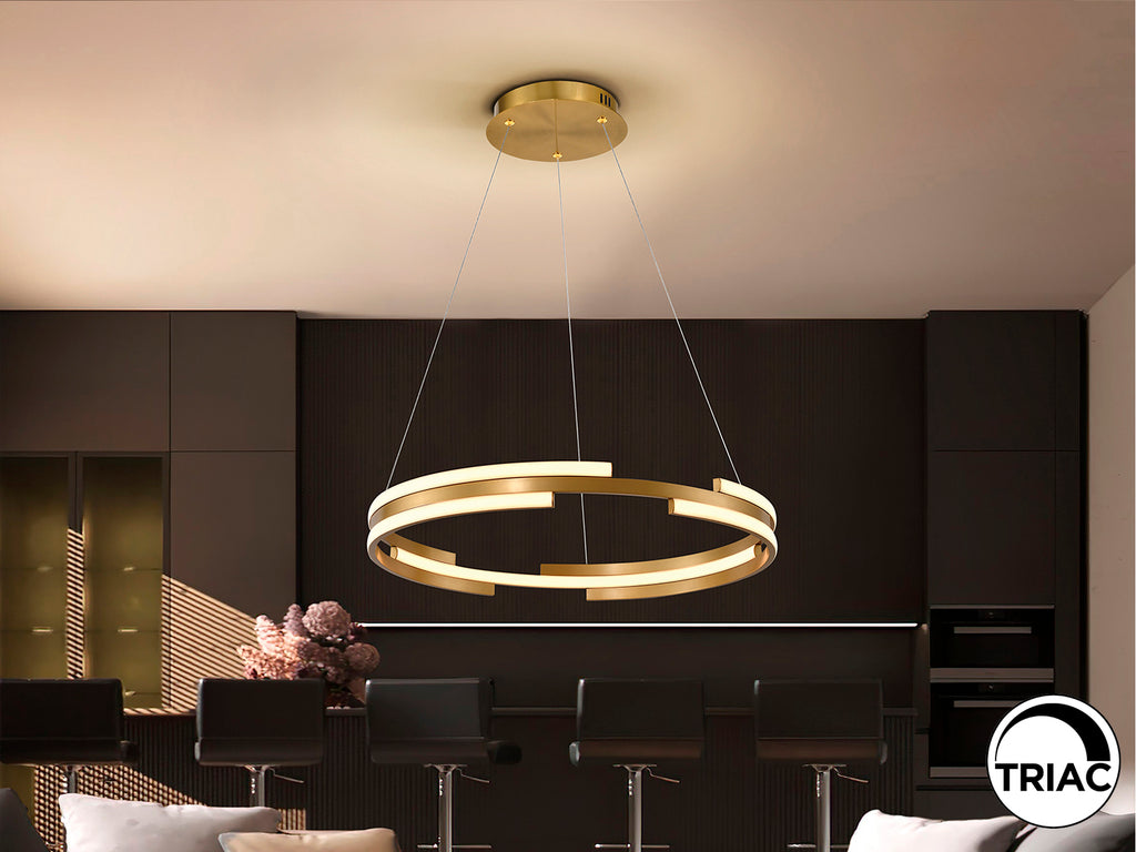 Lámpara colgante Ciclos oro D60 de Schuller en salón moderno, diseño con LED regulable en altura y dimable.