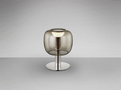 Lámpara de sobremesa ICON cromo y smoke de Schuller en salón moderno con iluminación LED, diseño minimalista de cristal y metal, ideal para dormitorio. Modelo 209212.