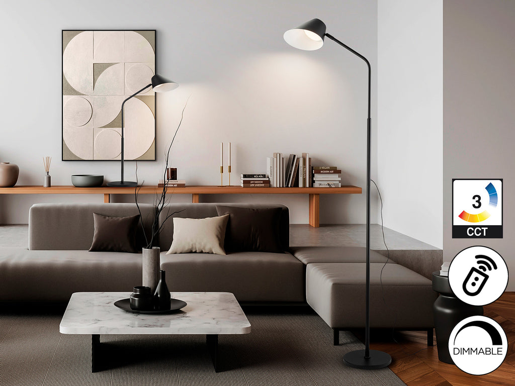 Lámpara de pie Esino negro mate con control remoto, LED regulable, ideal para salón moderno. Fabricada en metal por Schuller. Modelo 215732.