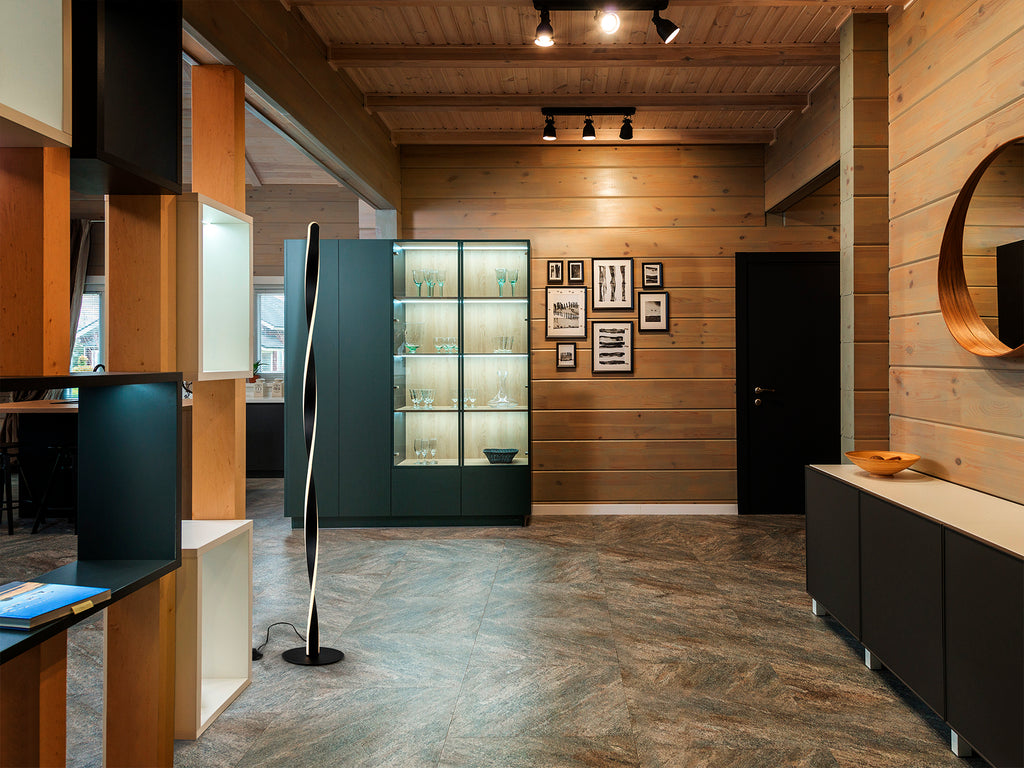 Lámpara de pie Twist negro mate Schuller, diseño industrial moderno en metal y silicona para dormitorio y salón. Ref. 219204.