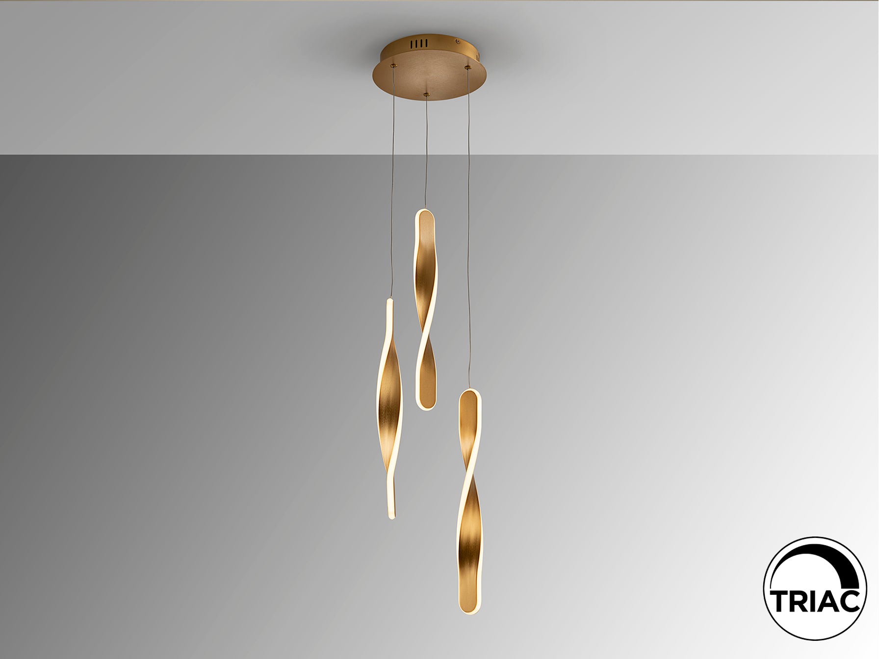 Lámpara de Techo Twist 3L en Oro Cepillado de Schuller, diseño moderno e industrial sofisticado para iluminación interior en comedor o salón, modelo 219381.