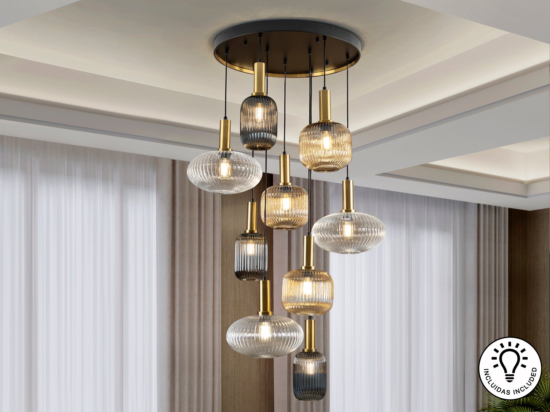 Lámpara de techo NORMA-LAMP 9 luces Schuller en negro y latón, diseño moderno e industrial.