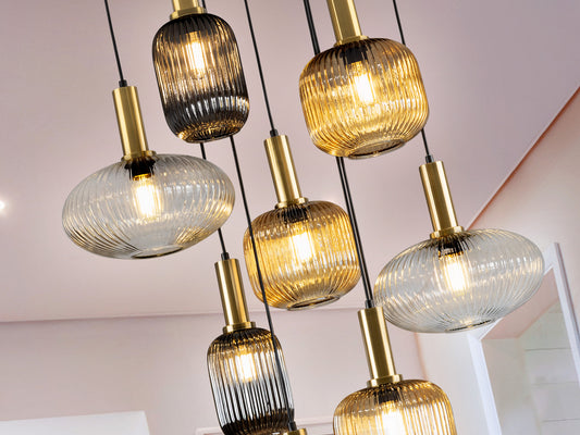 Lámpara de techo NORMA-LAMP 9L negro y latón Schuller, diseño moderno con altura regulable.