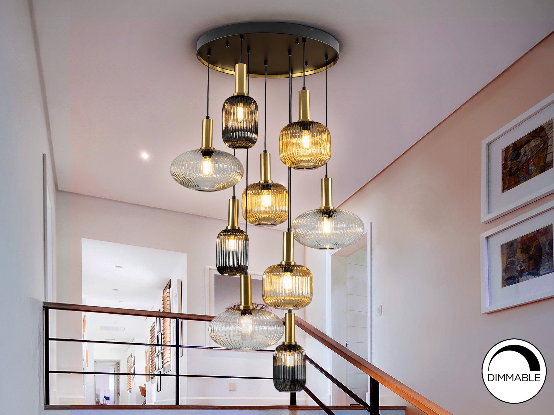 Lámpara de techo NORMA-LAMP 9L en negro y latón de Schuller, con altura regulable, diseño moderno y cristal, ideal para comedor o salón.