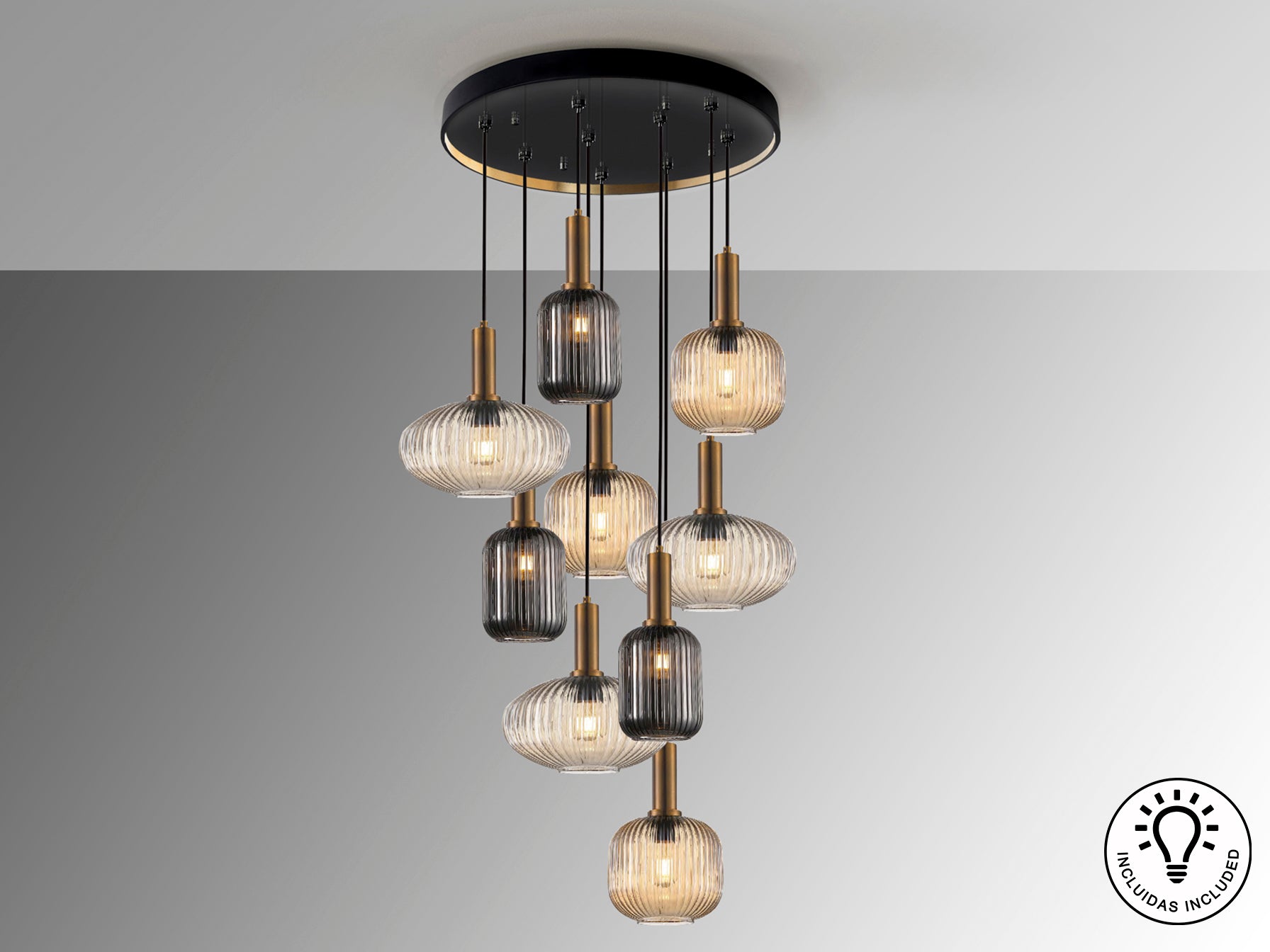Lámpara de techo NORMA-LAMP 9L en negro y latón de Schuller, con 9 luces, diseño moderno e industrial, ideal para comedor o salón.