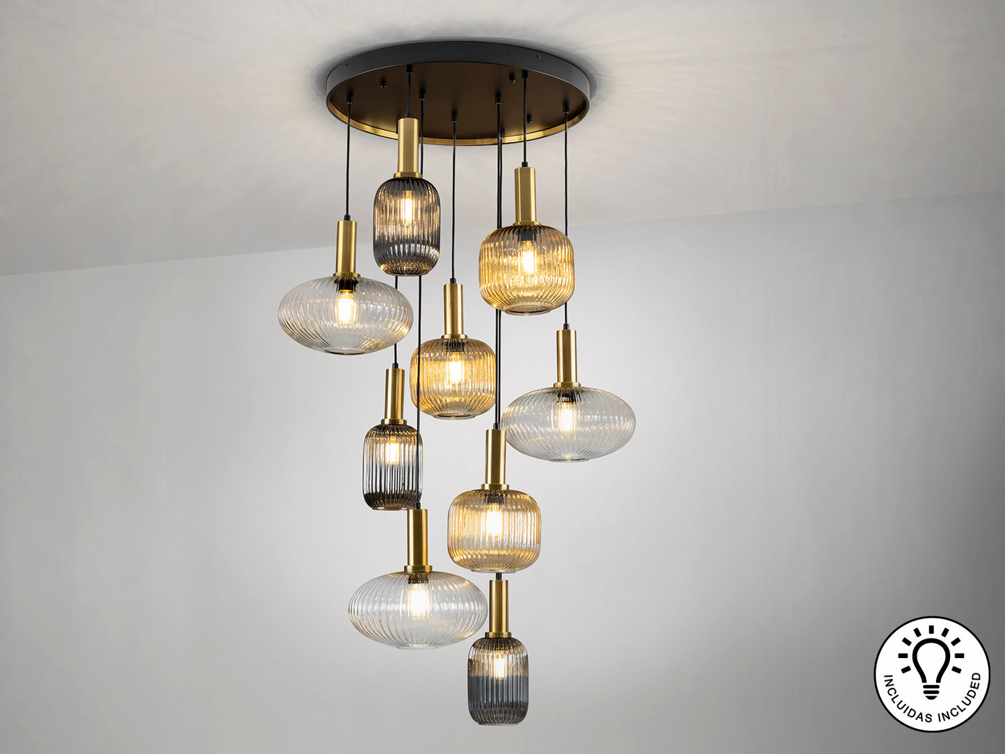 Lámpara de techo NORMA-LAMP 9 luces negro y latón Schuller, diseño moderno industrial, regulable en altura para comedor y salón.