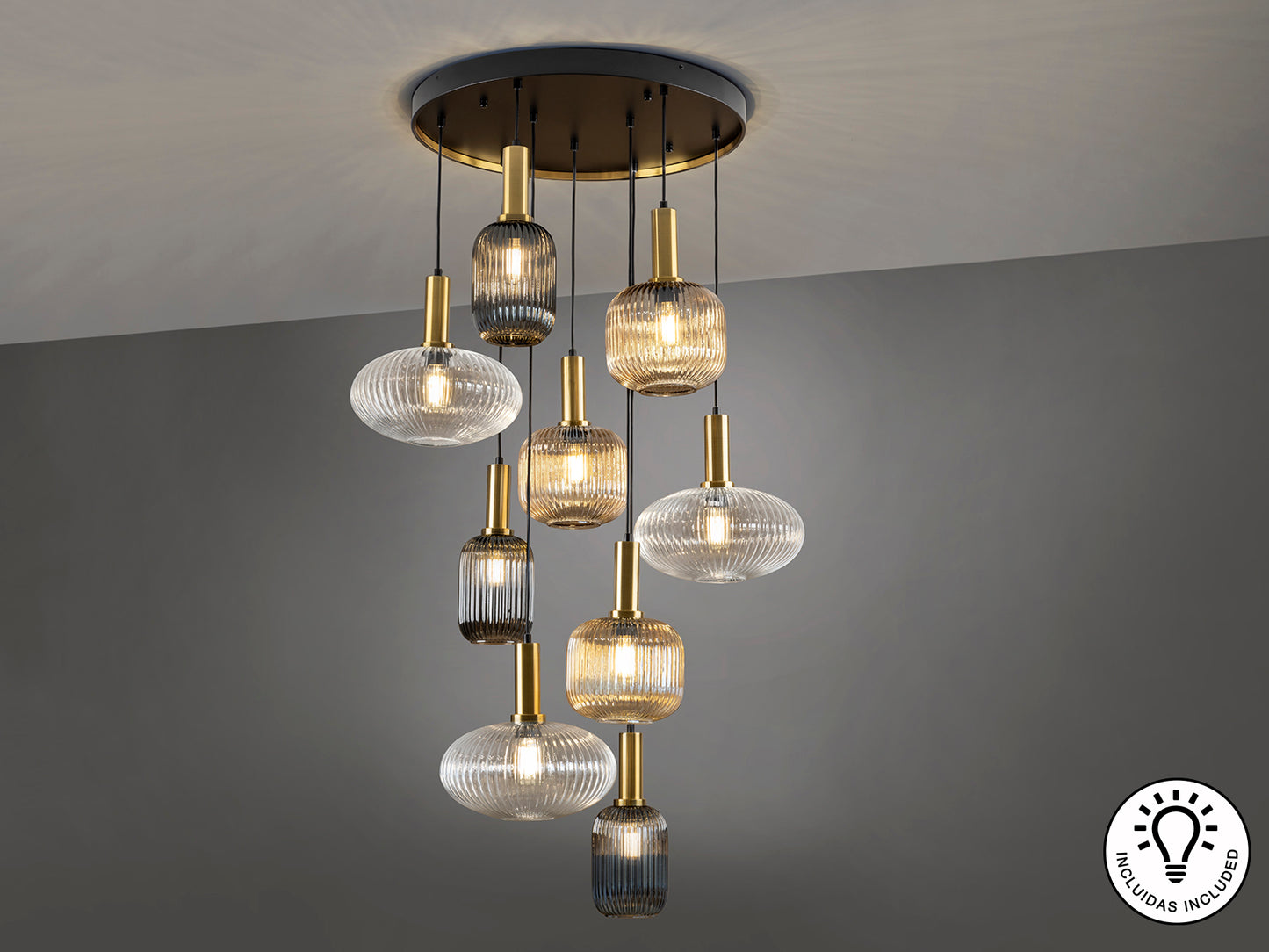 Lámpara de techo NORMA-LAMP 9 luces negro y latón Schuller, diseño moderno industrial, regulable en altura.