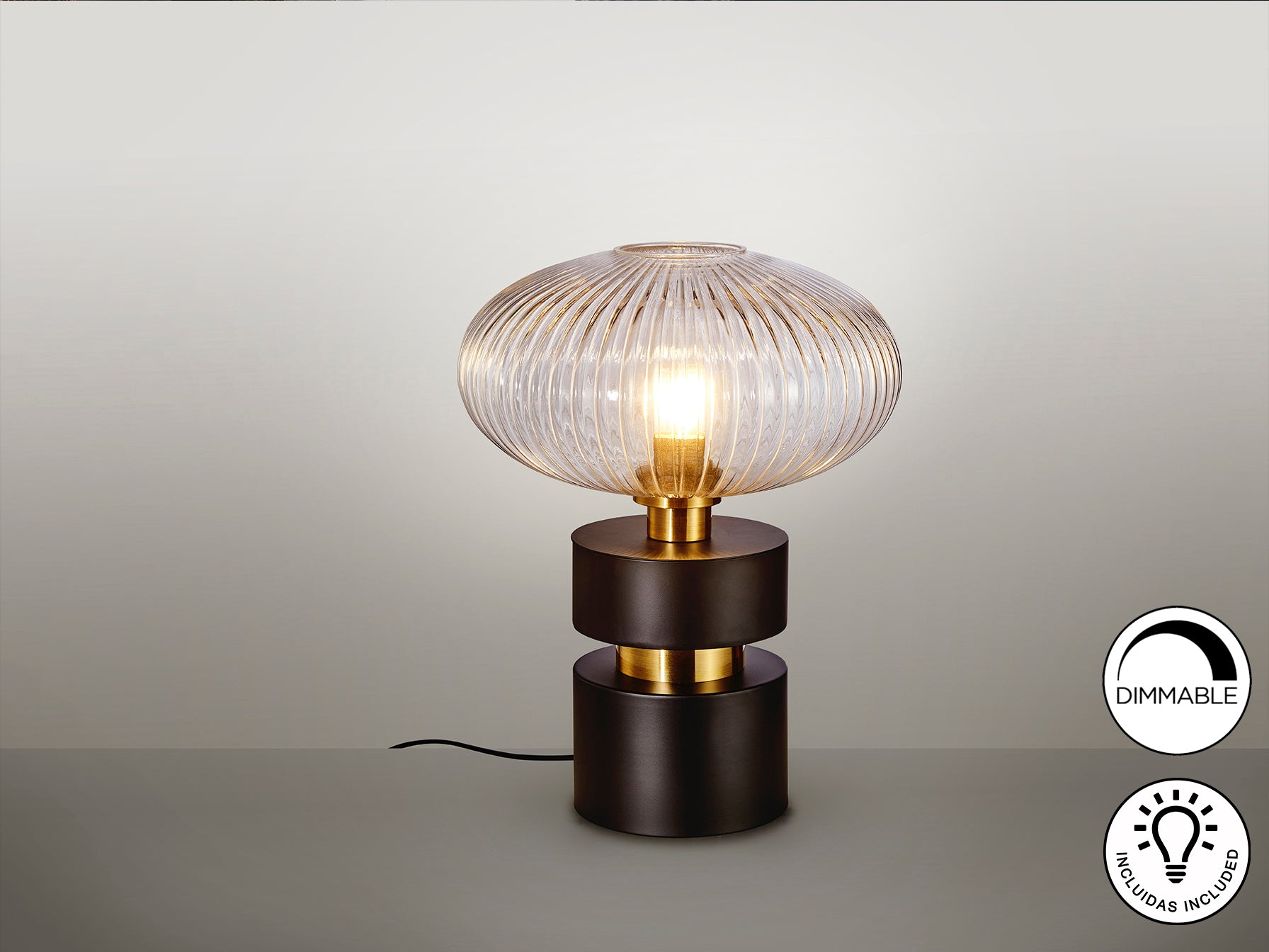 Lámpara de sobremesa Norma negro-latón Schuller, diseño industrial moderno con cristal, ideal para dormitorio y salón.