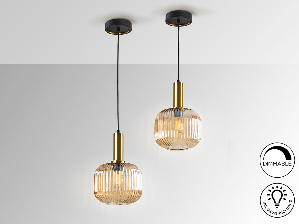 Lámpara de techo Schuller Norma en ámbar, negro y latón, con cristal, metal y altura regulable, estilo industrial. Modelo 225588.