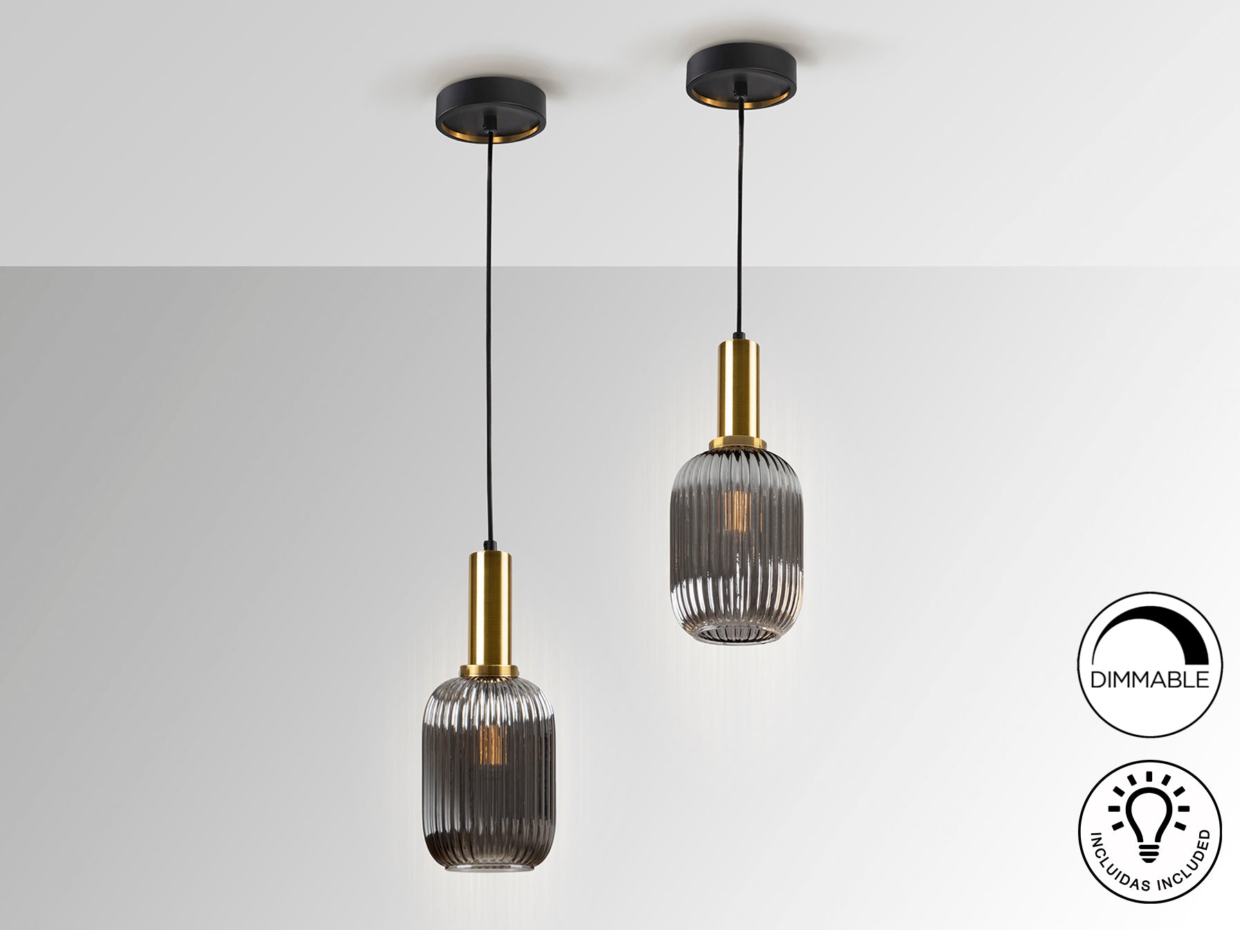 Lámpara colgante Norma 1L Gris Smoke de Schuller, diseño moderno e industrial, cristal gris smoke y latón satinado.