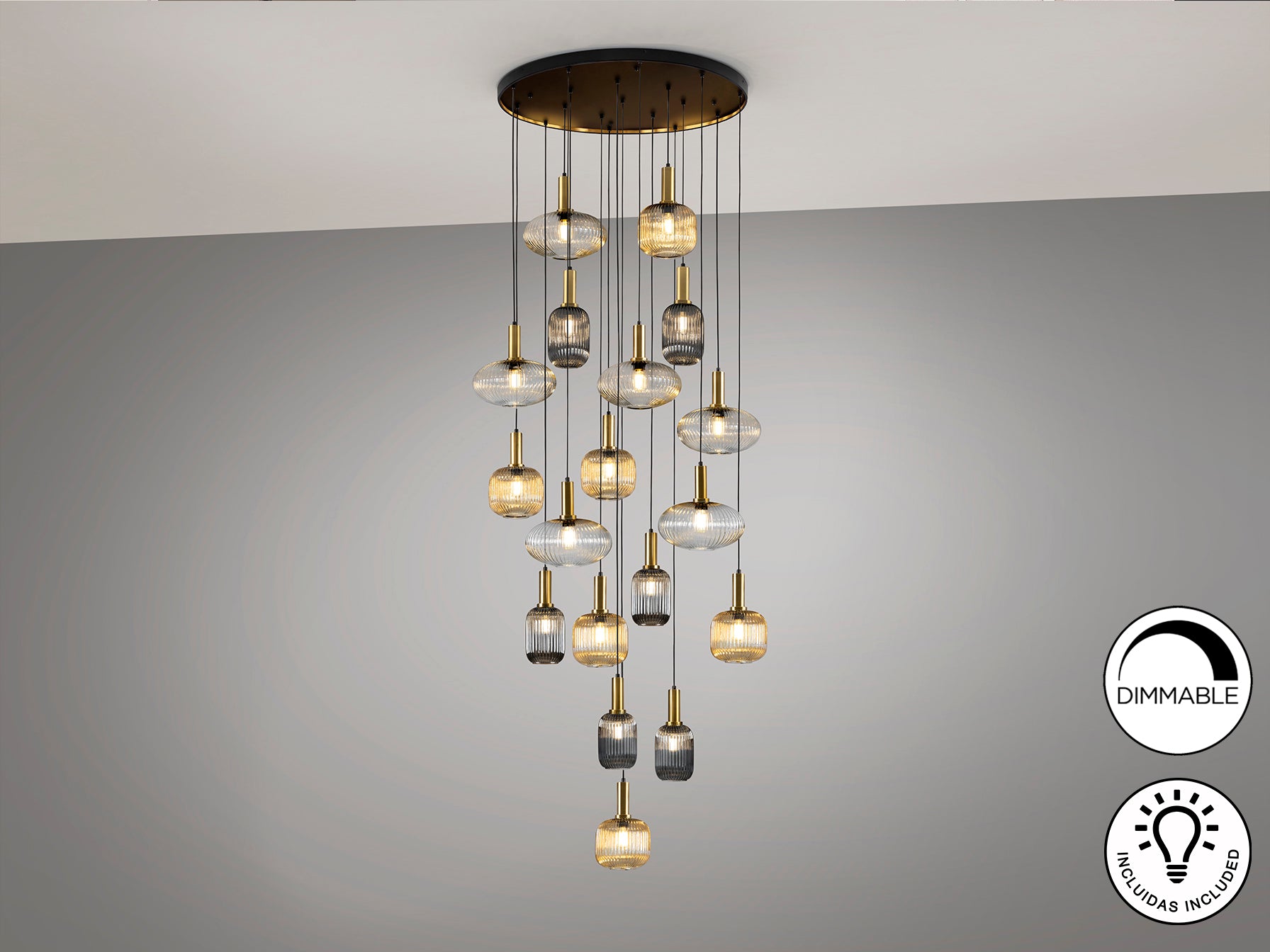 Lámpara de Techo NORMA en Negro y Latón de Schuller, diseño moderno y lujoso con cristal para comedor o salón.