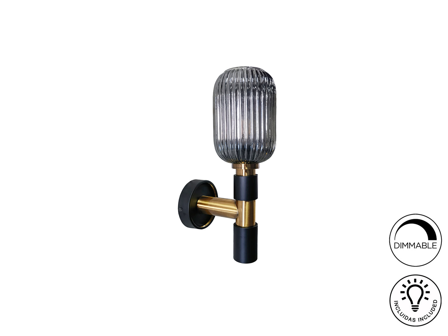 Aplique de pared Norma en negro y latón de Schuller, con cristal smoke, estilo industrial moderno para salón.